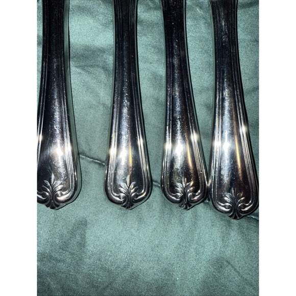 Lenox BUTLER'S GOURMET 18/8 Stainless Glossy Silverware 4 Dinner Knives 8 in. - Picture 3 of 3